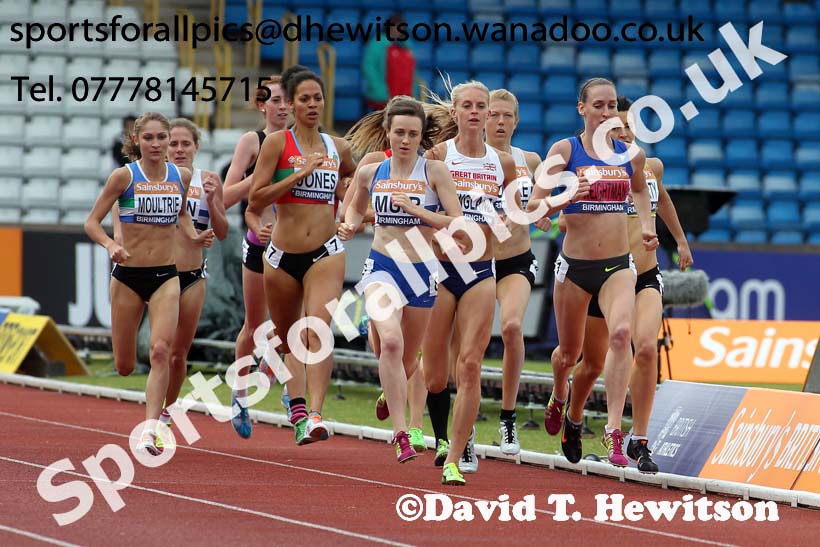 Laura Weightman (Morpeth) leads Laura Muir ((Dundee Hawkhill) 1500 metres, 2014 Sainsbury's British Championships. Photo: David T. Hewitson/Sports for All Pics